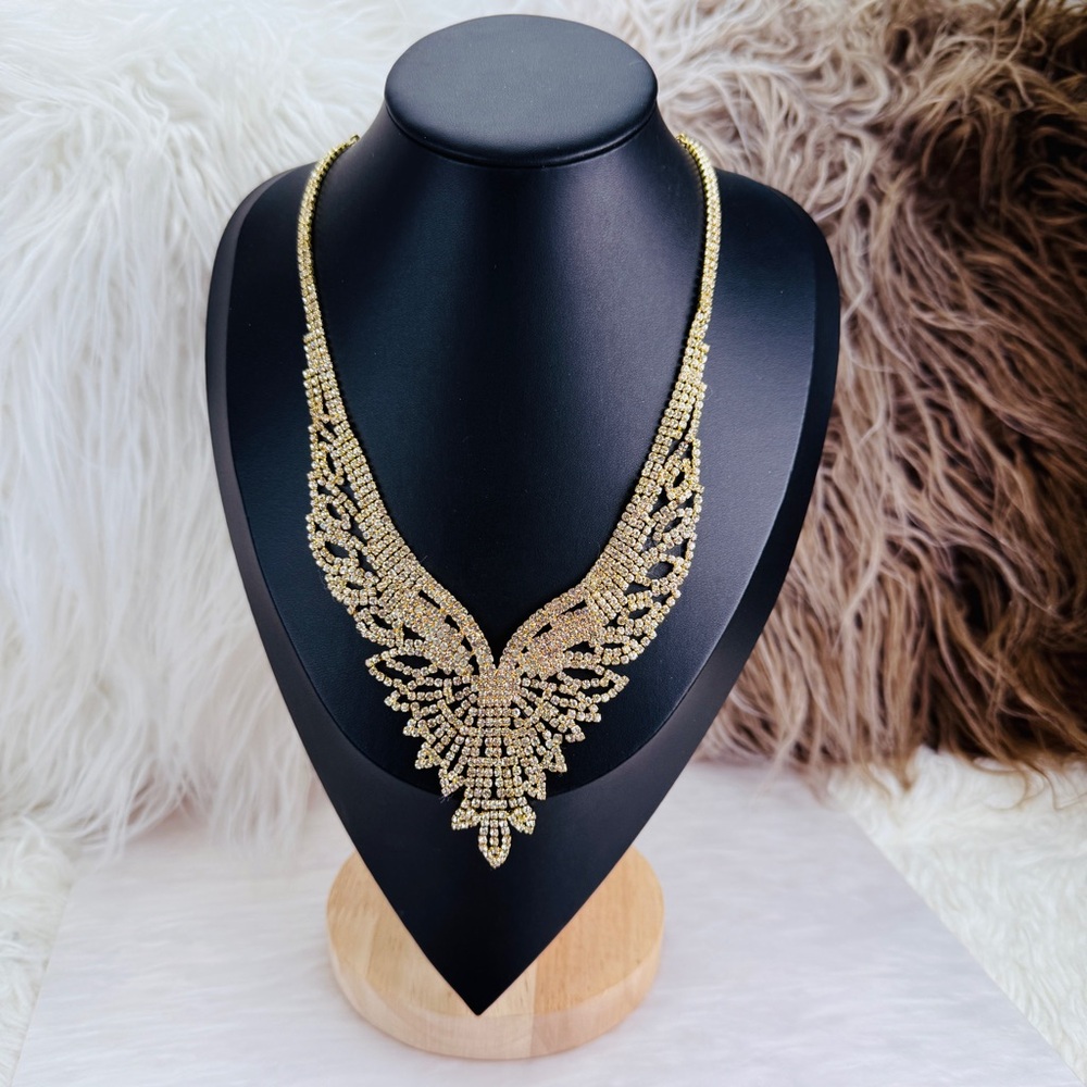Goldtone bling lightweight statement necklace - Picture 9 of 10